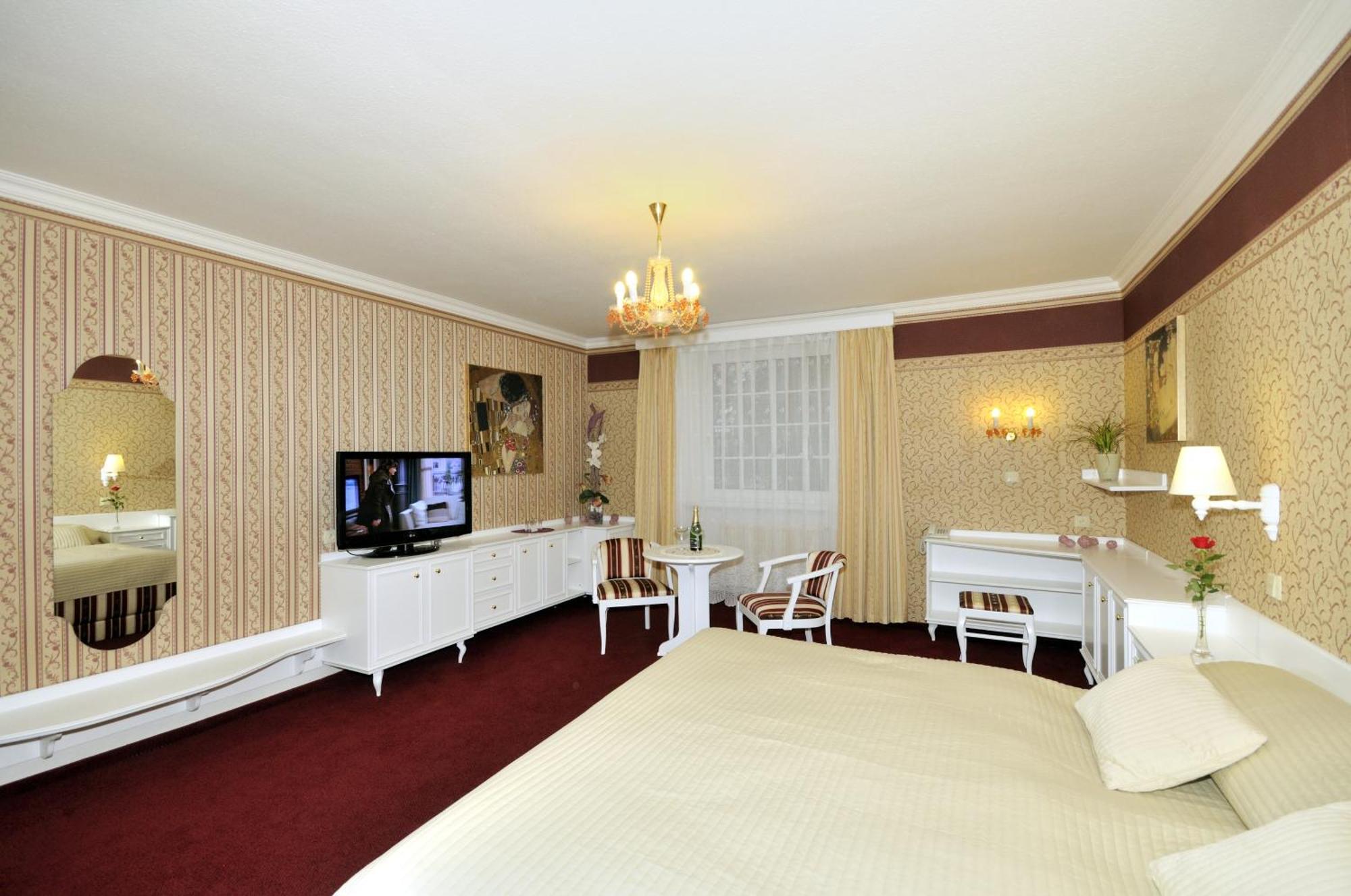 Ostrov Hotel 4*