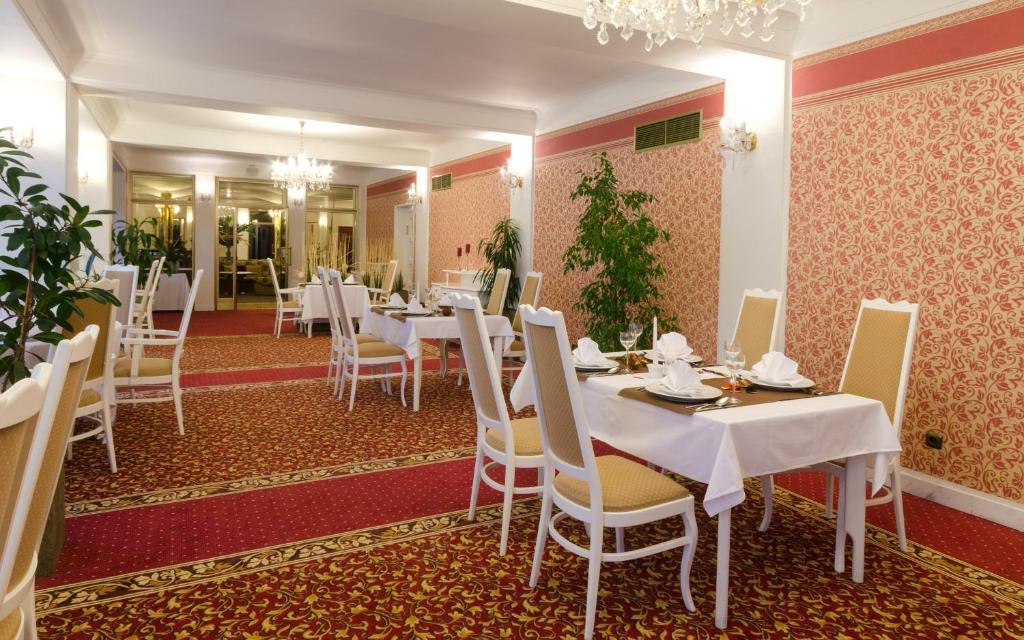 Ostrov Hotel