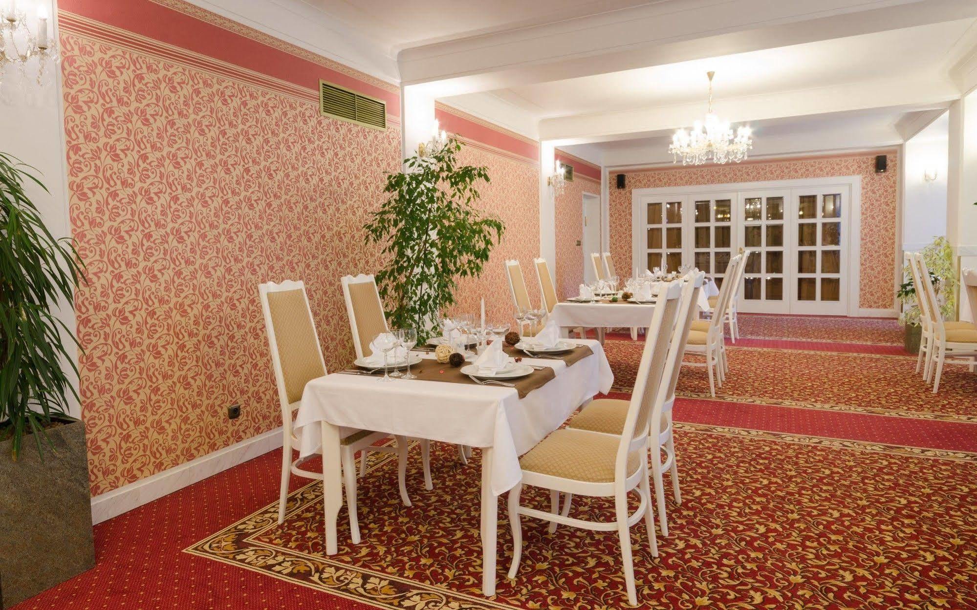 Ostrov Hotel