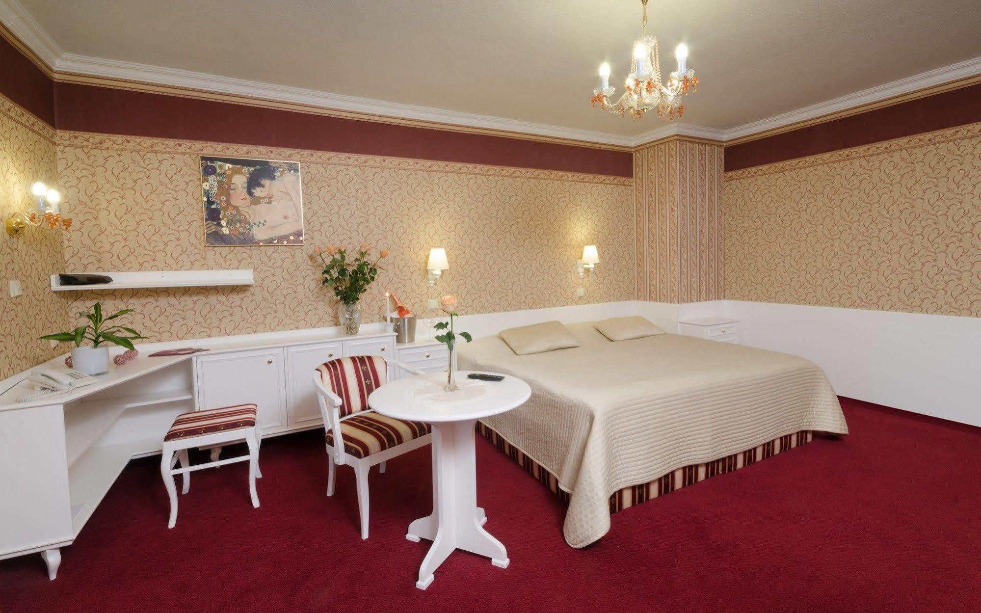 Ostrov Hotel 4*