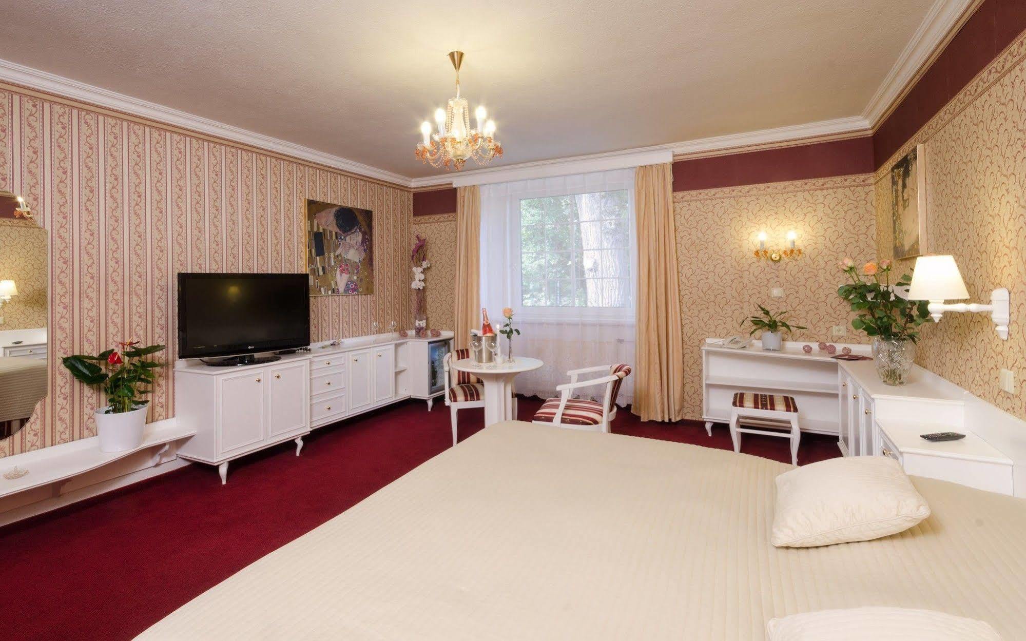 Ostrov Hotel 4*