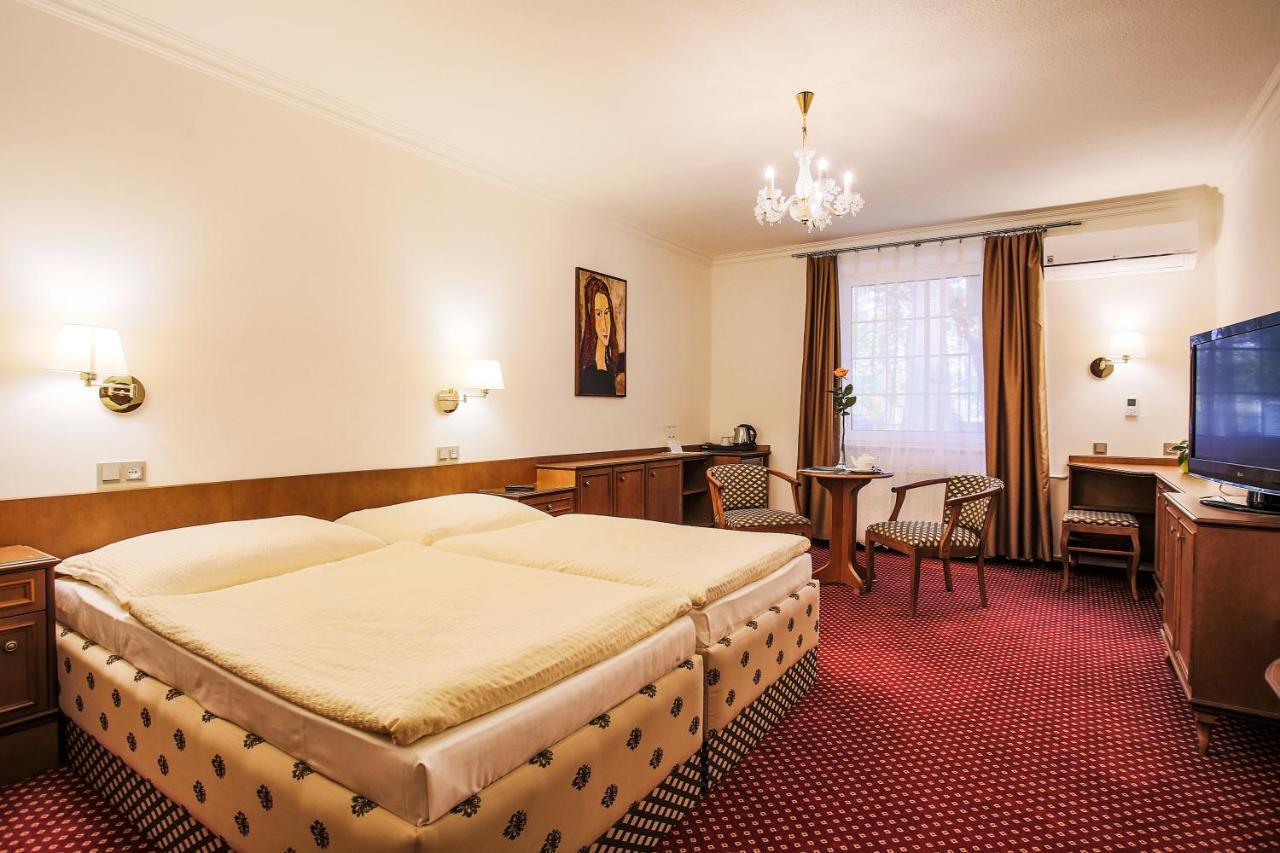 Ostrov Hotel