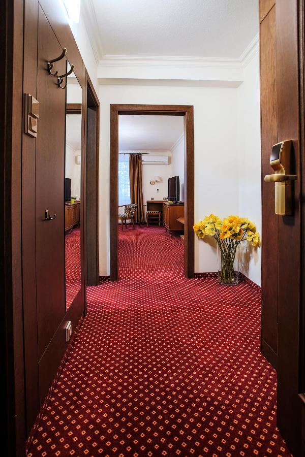 Hotel Ostrov 4*